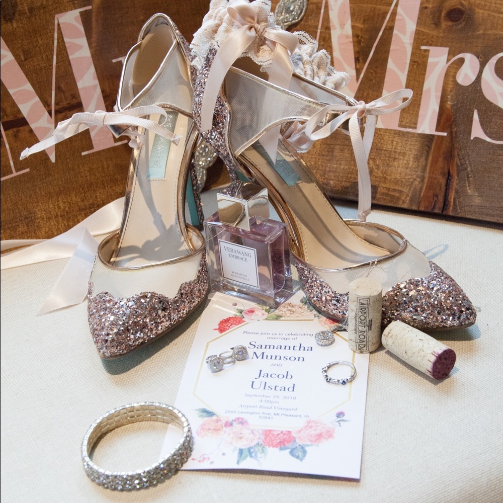 Betsey Johnson Size 8.5 Pink Glitter Heels